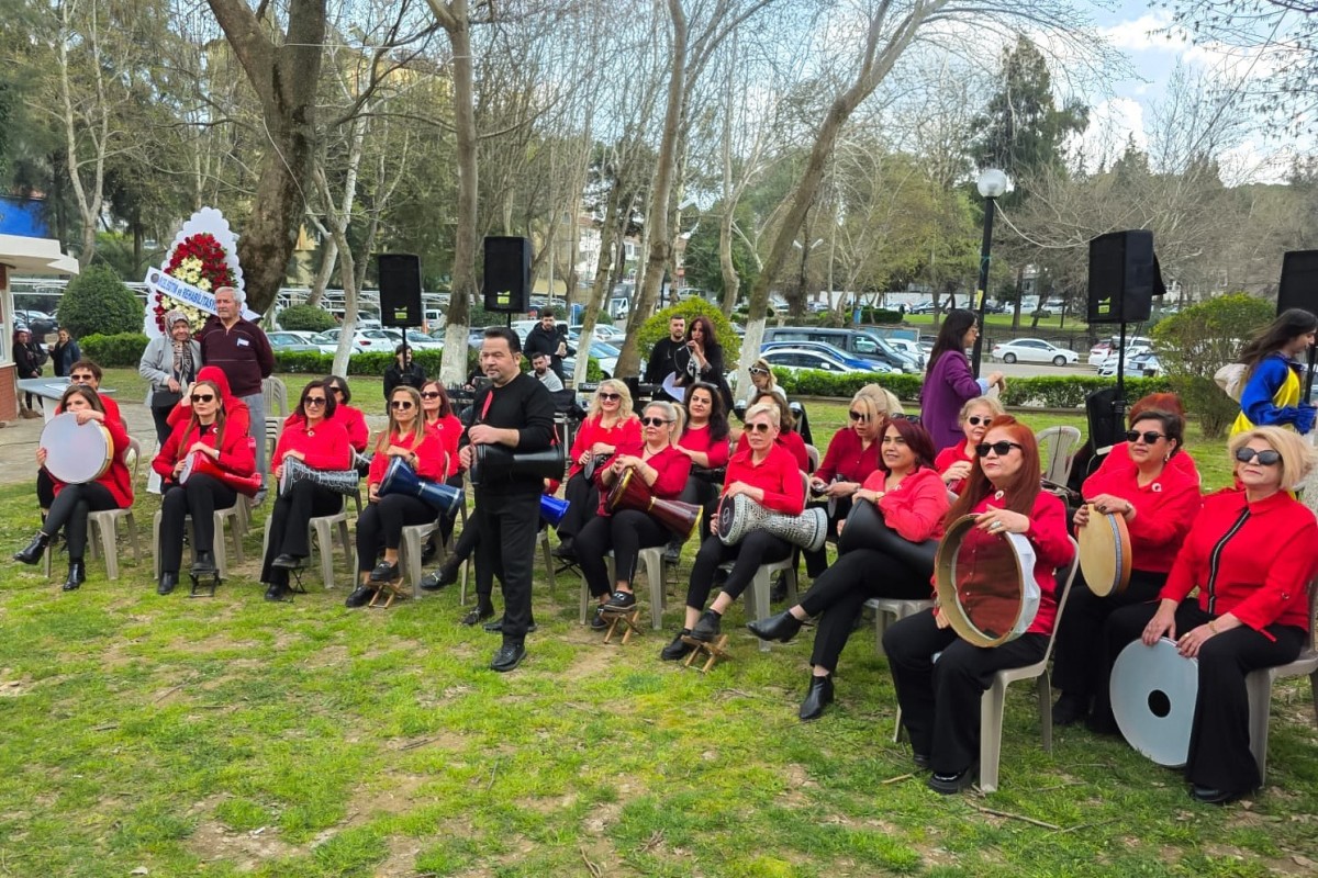 EFELER’DE ANNELER GÜNÜ COŞKUSU ŞENLİKLE TAÇLANIYOR