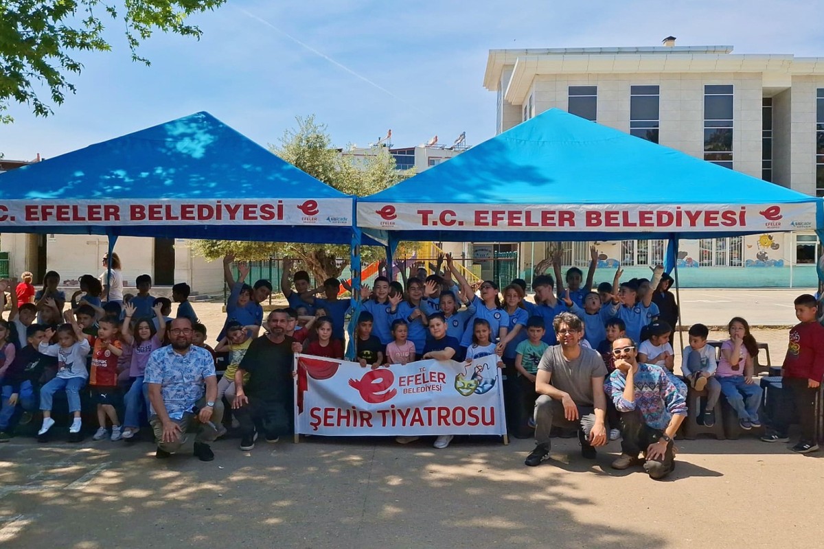 EFELER’İN SANATÇILARI ÇOCUKLAR İÇİN SAHNEYE ÇIKTI