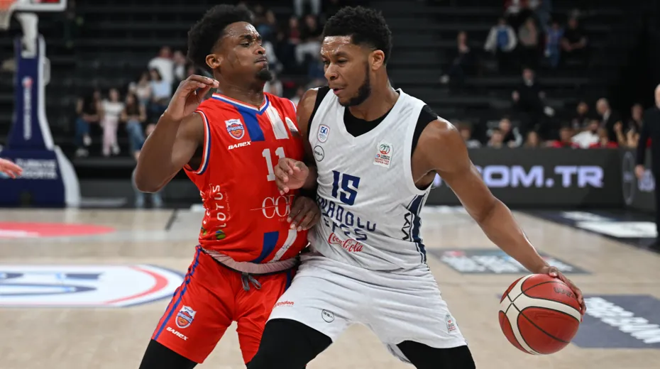 ANADOLU EFES'DEN KOLAY GALİBİYET