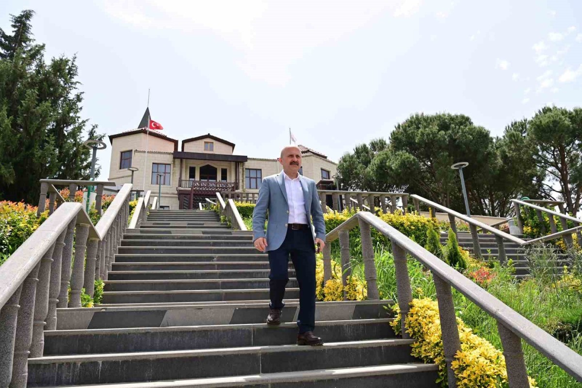 Vali Varol, Adnan Menderes’in hatırasını yaşatan müzede incelemelerde bulundu