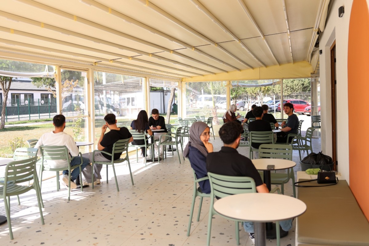 BAŞKAN ANIL YETİŞKİN’DEN GENÇLERE YENİ YAŞAM ALANI
YURT KAFE HİZMETE AÇILIYOR


