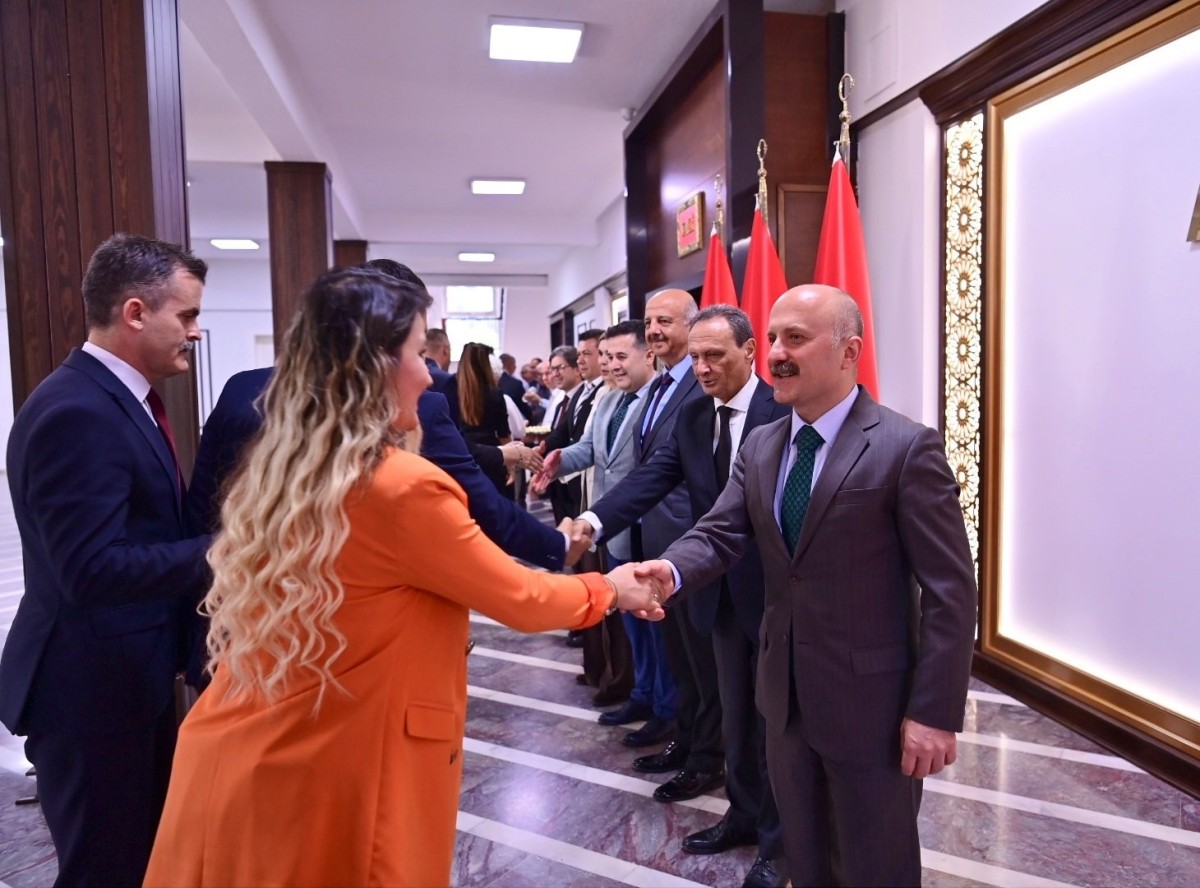 Vali Varol Personel İle Bayramlaştı.