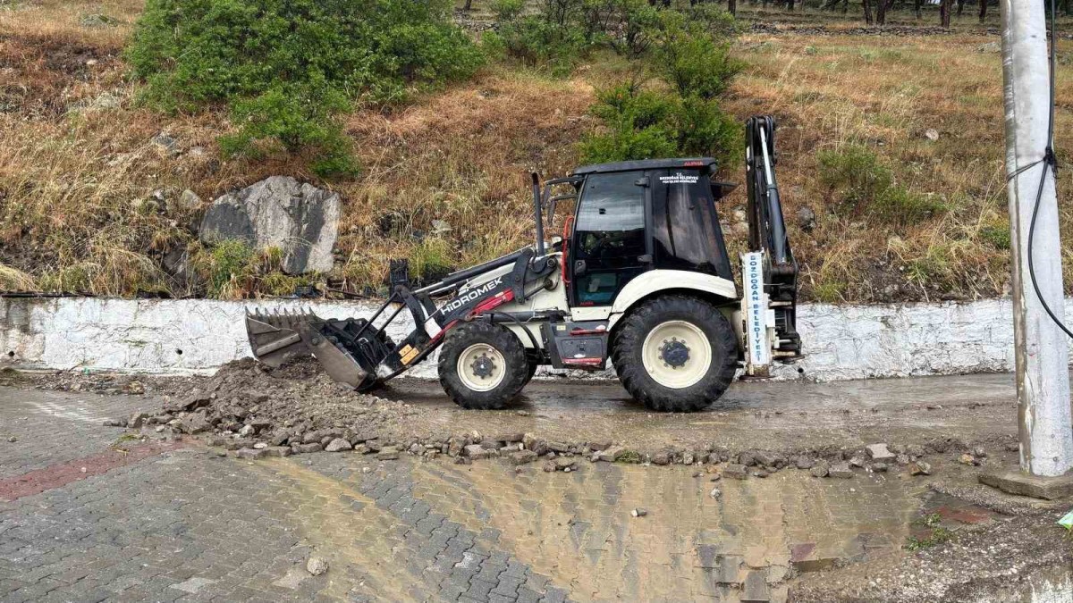 Bozdoğan’da sağanak yağış sonrası ekipler sahada