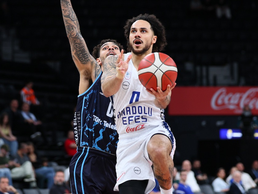 ANADOLU EFES’TEN PLAY-OFF’A GÜÇLÜ BAŞLANGIÇ! Yarı Final Yolunda Kritik Avantaj