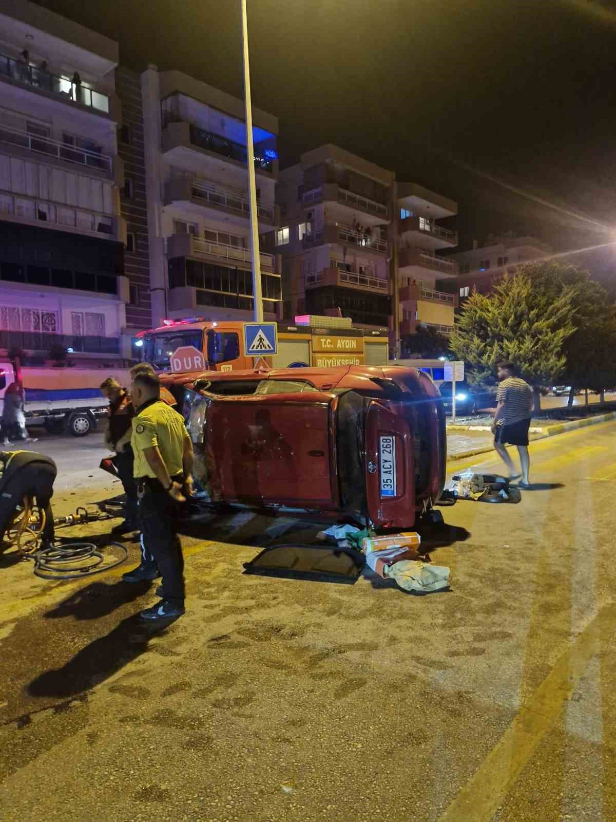 TAKLA ATAN OTOMOBİL AYDINLATMA DİREĞİNDE DURABİLDİ: SÜRÜCÜ ÖLÜMDEN DÖNDÜ