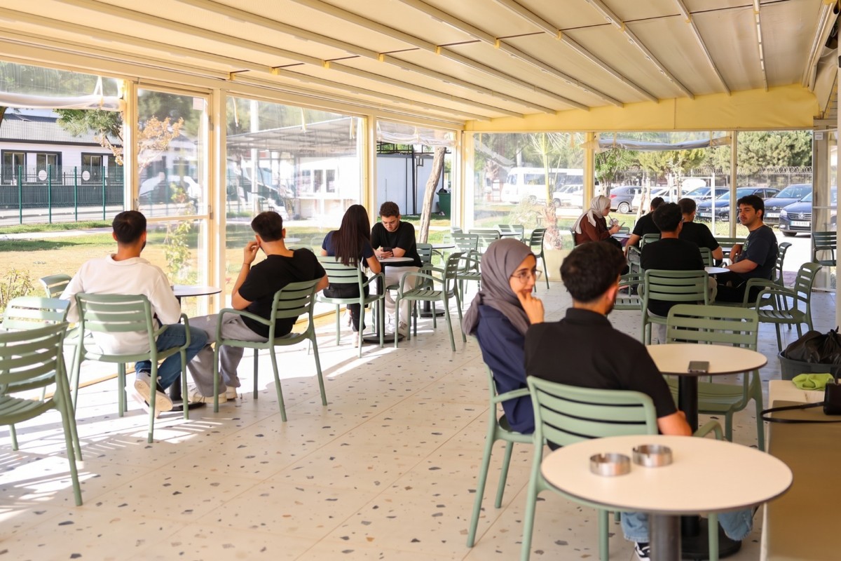 YURT KAFE VE IŞIKLI PARKI ÖĞRENCİLERİN YENİ BULUŞMA NOKTASI OLDU