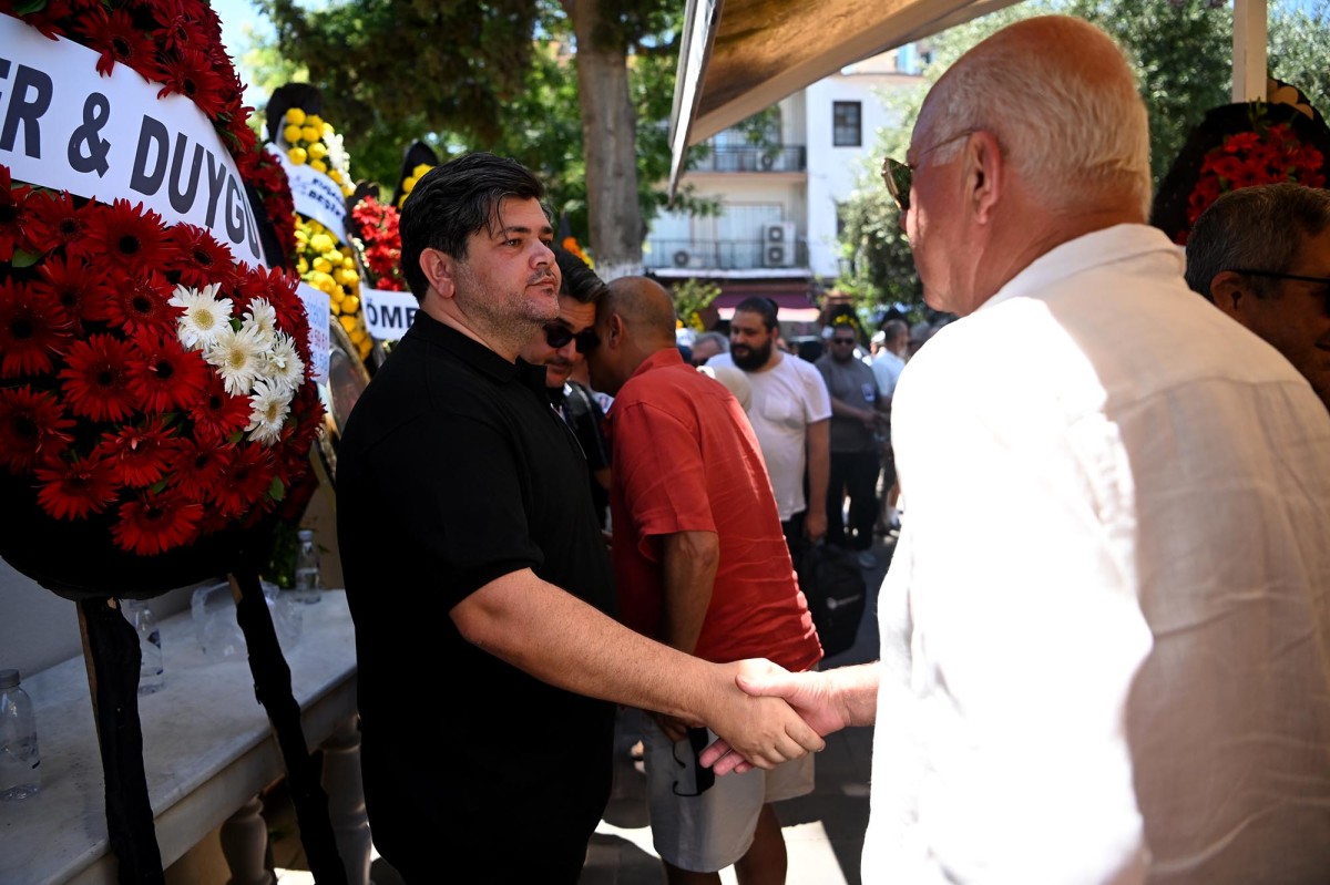 KUŞADASI’NIN ESKİ BELEDİYE BAŞKANI ENGİN BERBEROĞLU SON YOLCULUĞUNA UĞURLANDI