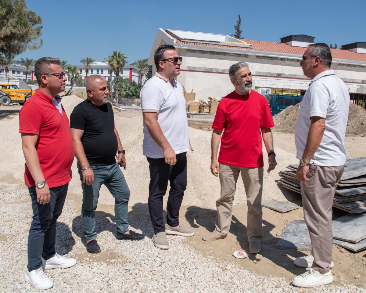 KUŞADASI'NDA YENİ YAŞAM MERKEZİ İÇİN GERİ SAYIM  Başkan Vekili Tahsin Demirtaş Kent Meydanı'nda Son Çalışmaları Yerinde İnceledi
