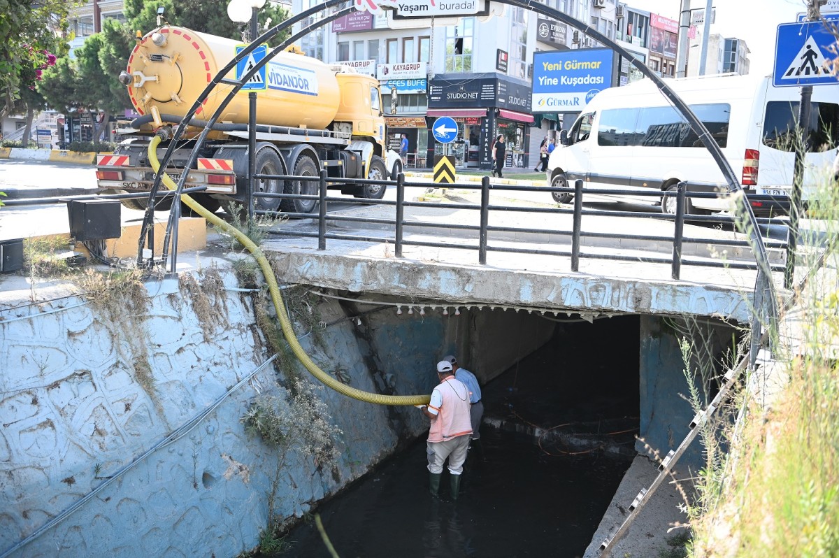 Kuşadası’nda Damlacık Deresi’nde Temizlik Mesaisi