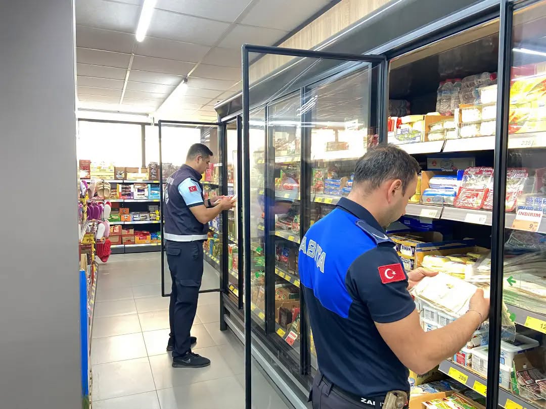 GERMENCİK’TE ZİNCİR MARKETLERE ZABITA DENETİMİ