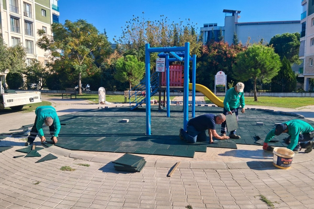 EFELER’İN PARKLARINDA BAKIM VE ONARIM MESAİSİ