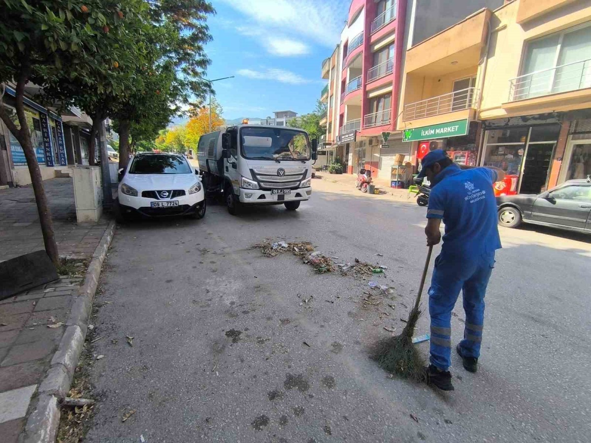 BAŞKAN ÇERÇİOĞLU'NDAN DİDİM VE KUŞADASI’NDA BAYRAM ÇALIŞMASI