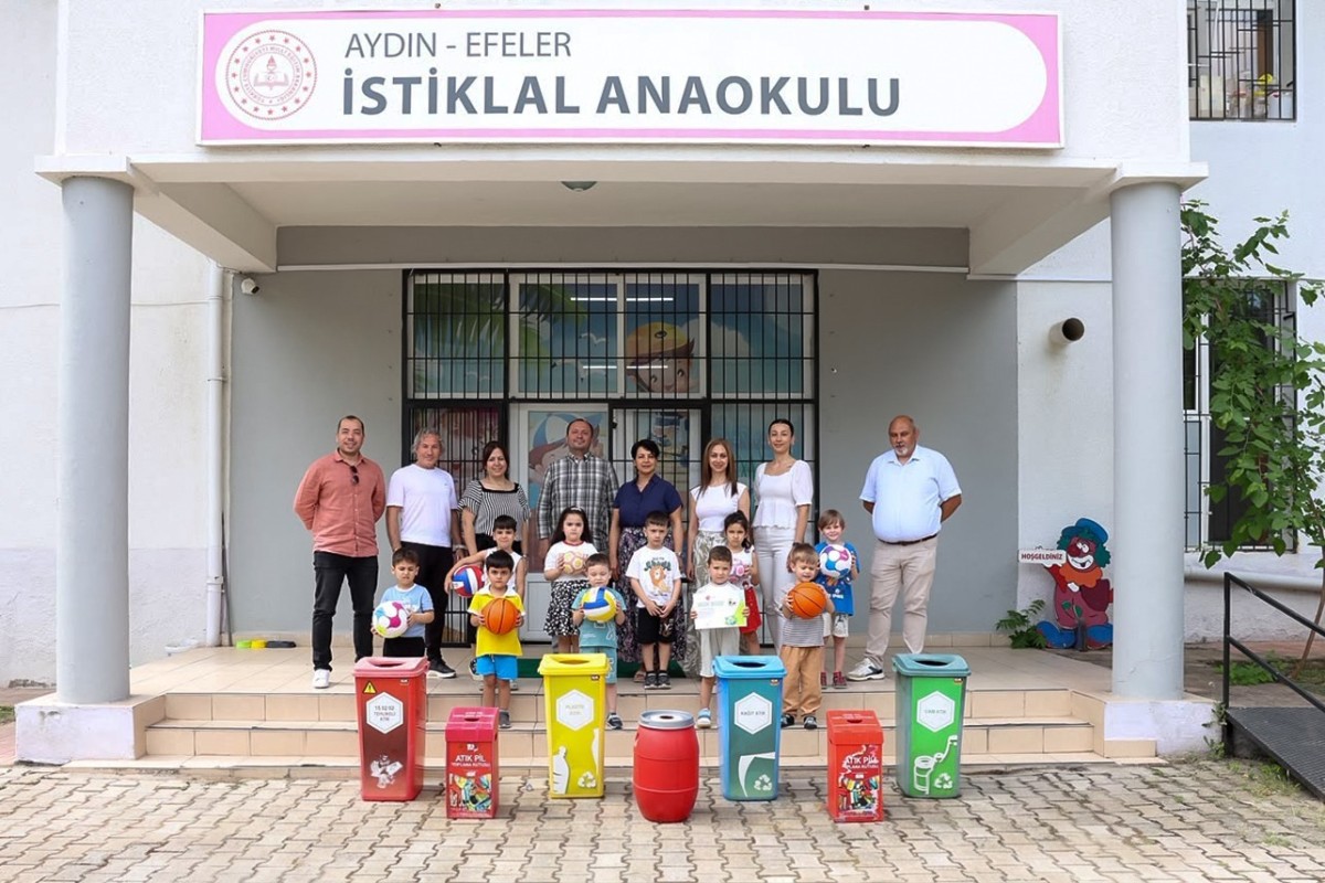 EFELER’DE ÇEVRE SEFERBERLİĞİ: MİNİK ÇEVRECİLER ÖDÜLLERİNE KAVUŞTU
