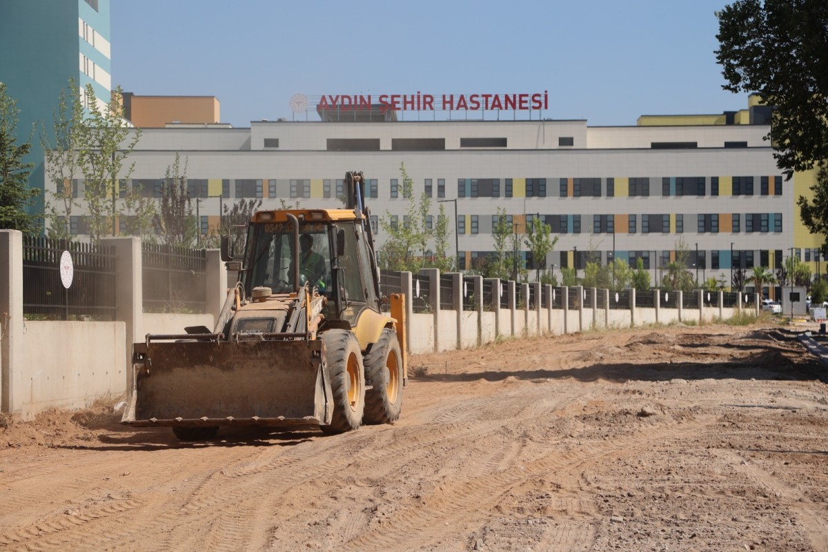 EFELER BELEDİYESİ’NDEN ŞEHİR HASTANESİ YOLUNDA ULAŞIMI RAHATLATACAK ÇALIŞMA