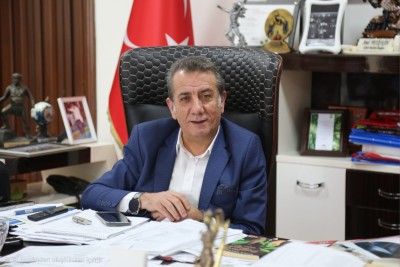 MECLİSE MİKROFONU İLE GELEN BAŞKAN YETİŞKİN’E ZABITA ENGELİ
